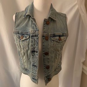 American Eagle Sleeveless Jean Jacket